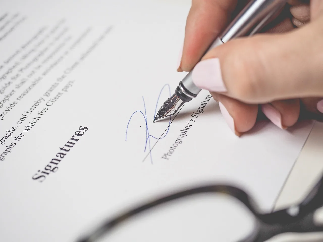 penmanship, pen, signature, document, work, sign, contract, data, office, paper, deal, signature, signature, signature, contract, contract, contract, contract, contract. Privacy settlements: the two tracks, and how to read them