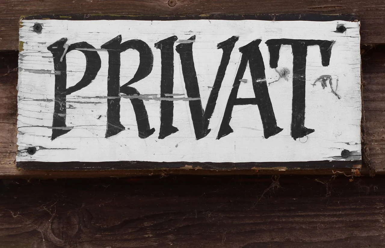 a notice, sign, private, privacy, taboo district, area, private, private, private, private, private. Quebec Law 25 for Montreal businesses: French privacy notices, consent, privacy officer, and breach reports