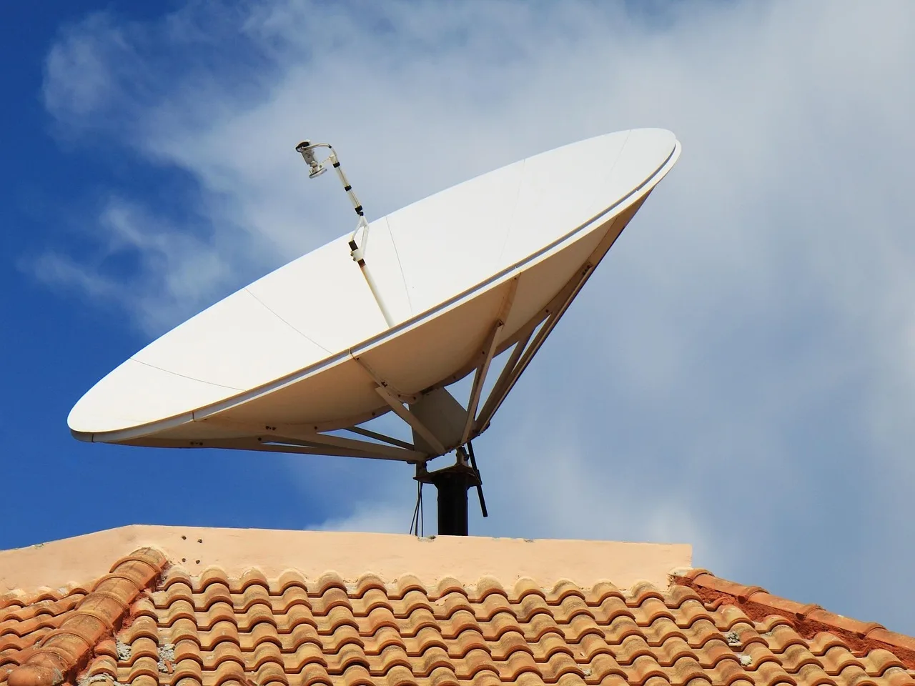 aerial, antenna, communication, digital, dish, nature, internet, media, parabolic, radio, receiver, reception, satellite, signal, sky, space, technology, television, tv, wave, wireless, blue technology, blue community, blue internet, blue communication, blue radio, blue media. How rural and northern internet users in the territories can guard accounts