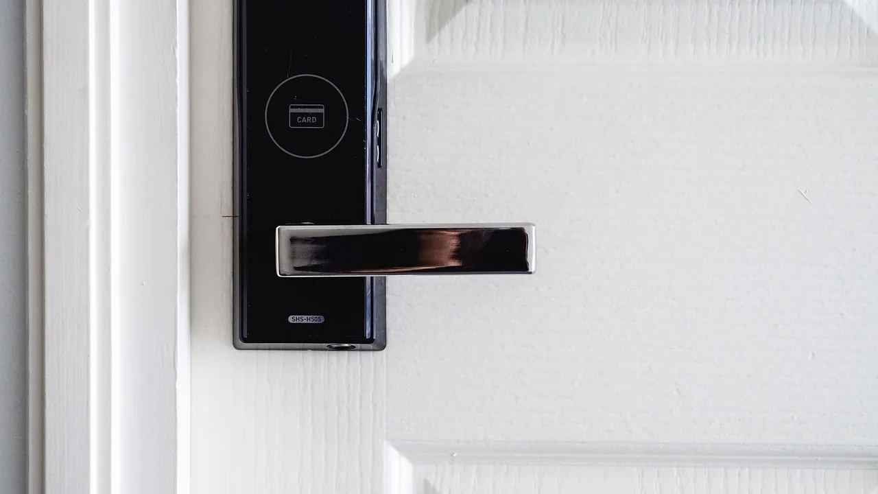 smart home, door, security, control, smart door, advanced security, protection, privacy, door lock, digital lock, smart home, smart home, smart home, smart home, smart home, smart door, digital lock. Smart device privacy checklist for the day a household member leaves